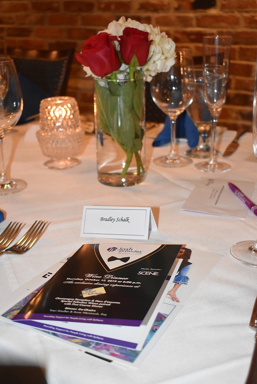 Guests mingled and sipped champagne before dinner.