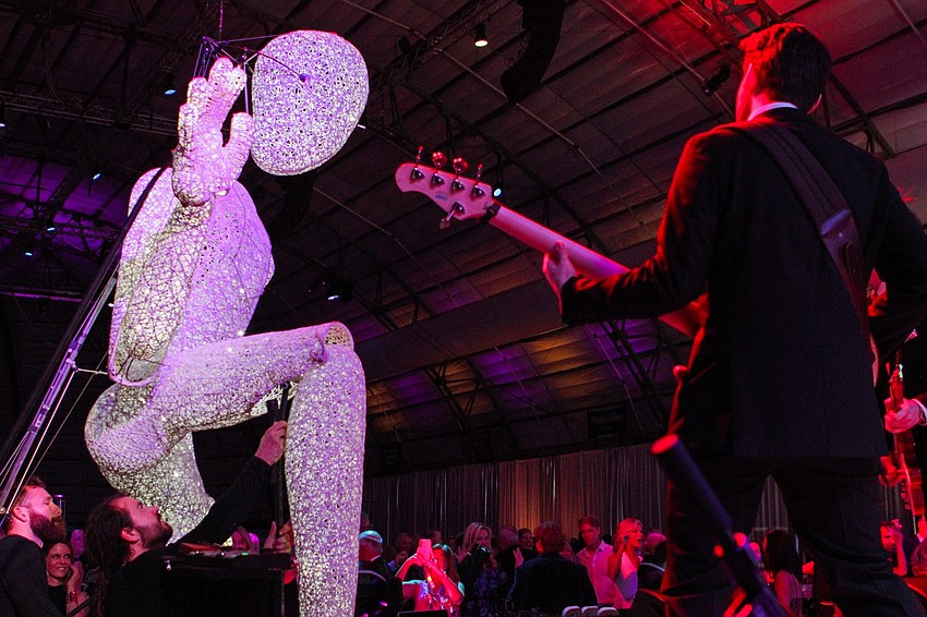 The DUNDU production brought a light giant to UnGala.