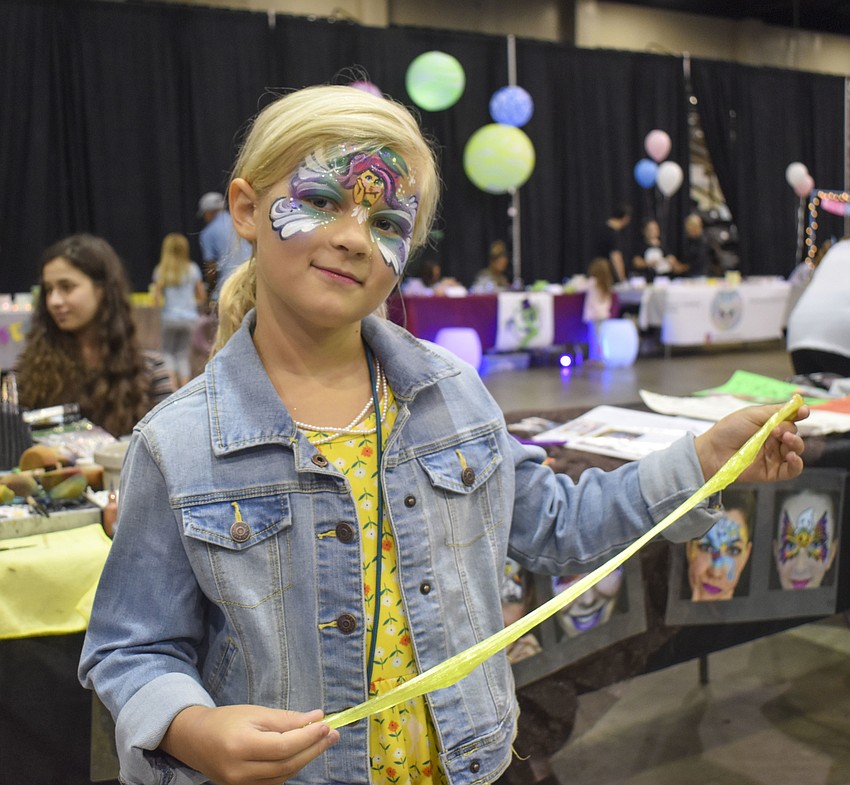 Lexi Smith, 7, stretches her slime.