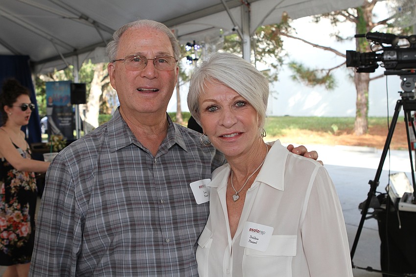 Event co-chairs Larry and Debbie Haspel