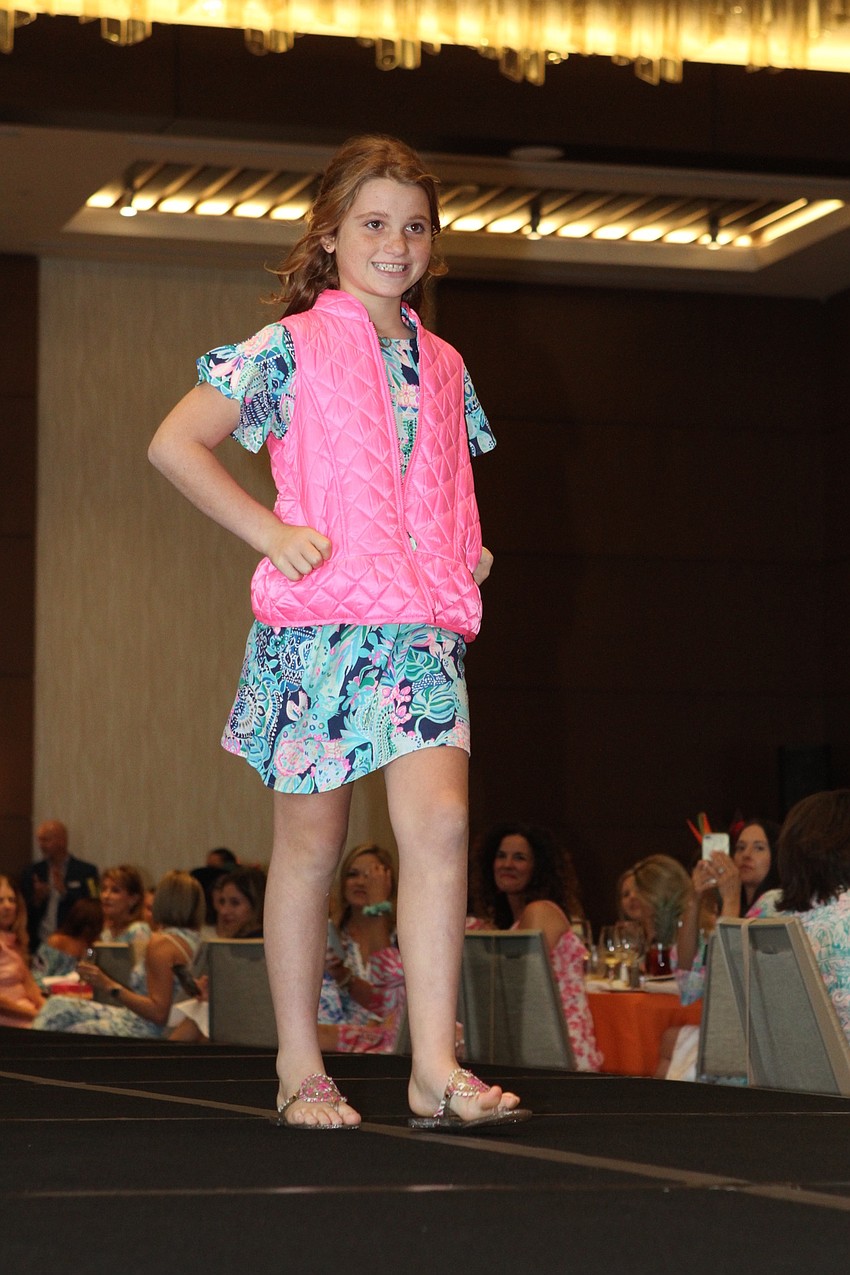 Anabella Recanatesi wore a stylish vest.