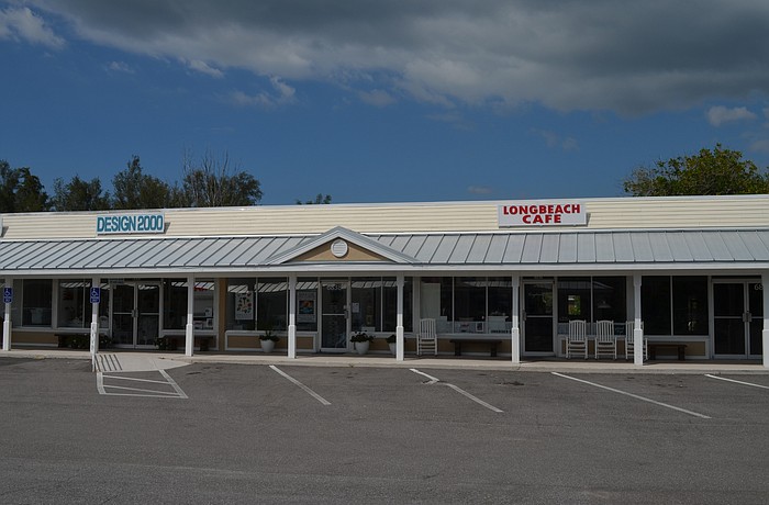 Longbeach CafÃ© currently has 45 approved indoor dining seats. The approval gives the restaurant 24 additional seats outside, for a total of 69 seats.