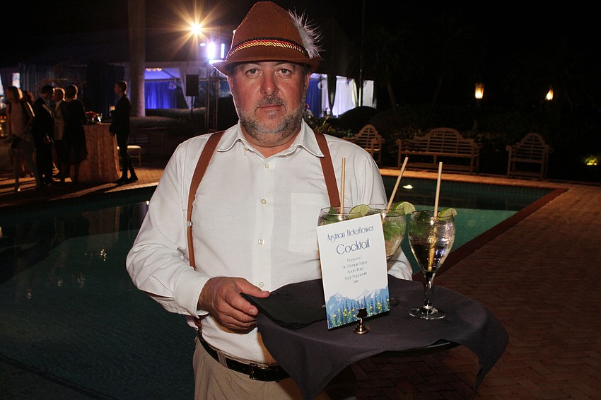 Alex Jorge offered up drinks.