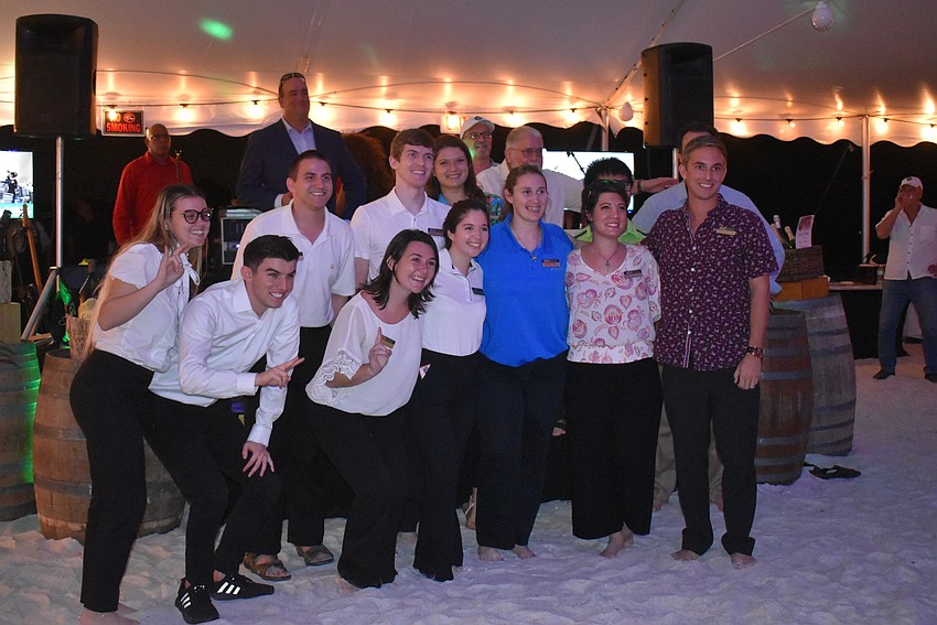 USF students gather for a photo.