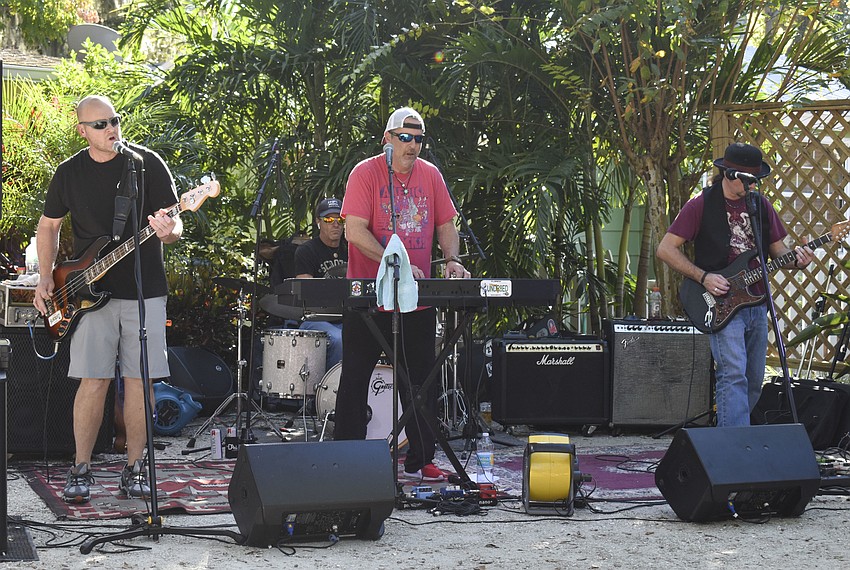 Undr8ed plays their song 