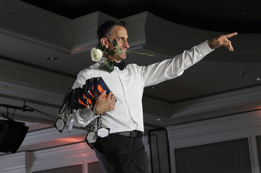 The solemen handed out handbags and flowers.