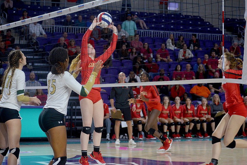 Izabella Rae sets up her teammates for an easy kill attempt.