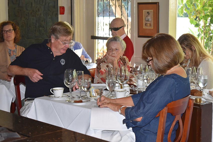 Attendees made sure to take notes throughout the lesson.