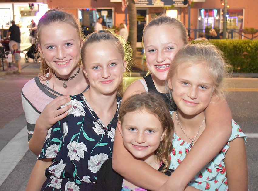 Elise, Hannah, Lillian, Seychelle and Arielle Williamson