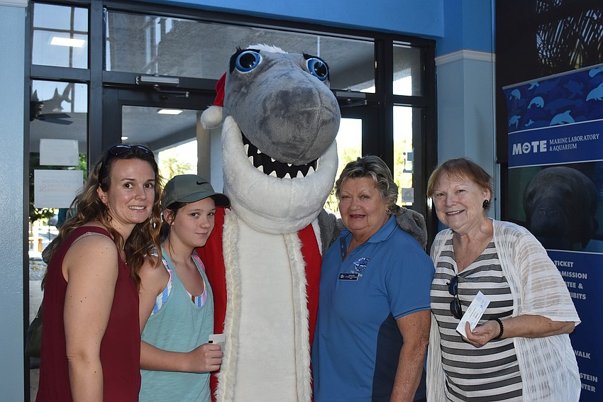 Emma and Melissa Spurlock, Linda Pine and Myra Whatley with Gilly.