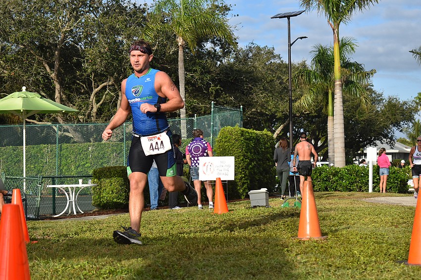 Robert Teachout runs into the finish.