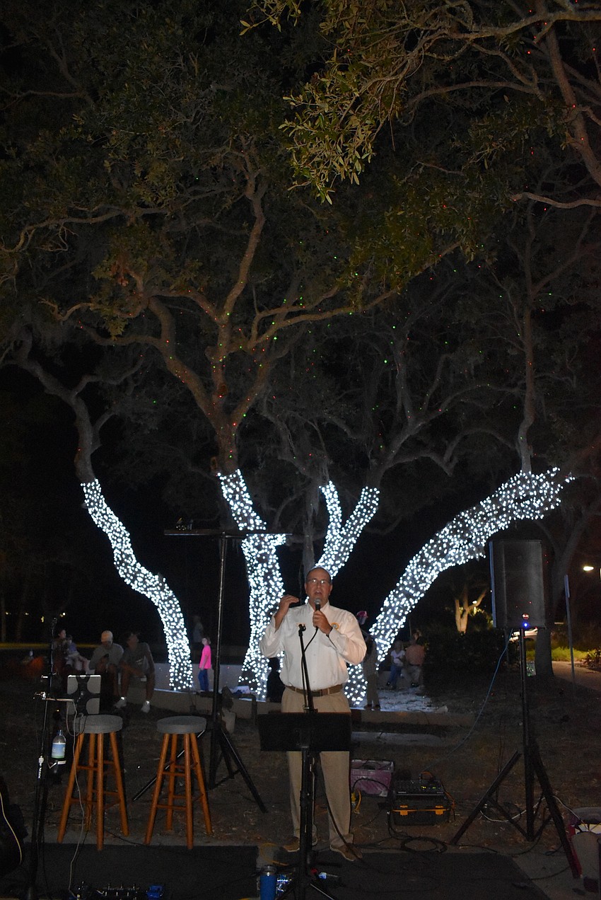 Tom Harmer addresses the crowd.