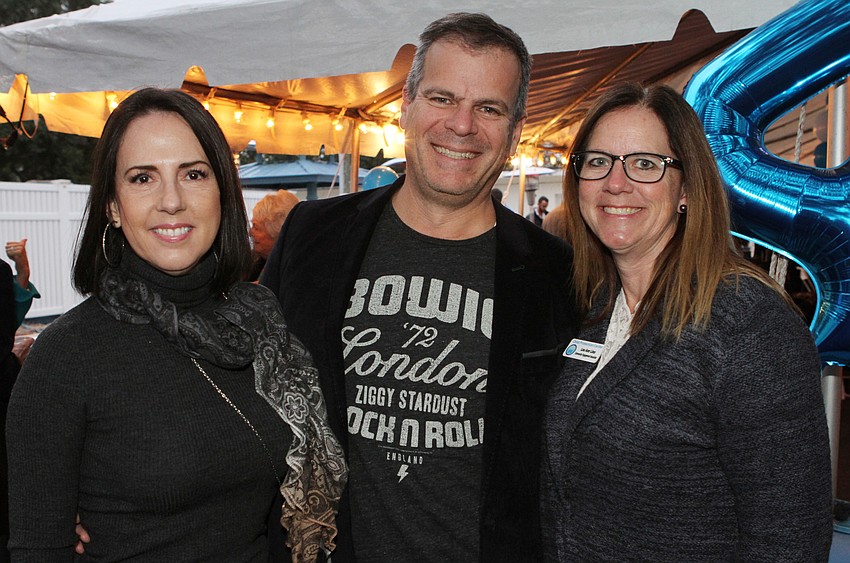 Clara Reynardus de Villanueva, Roberto Villanueva and Lou Ann Linn