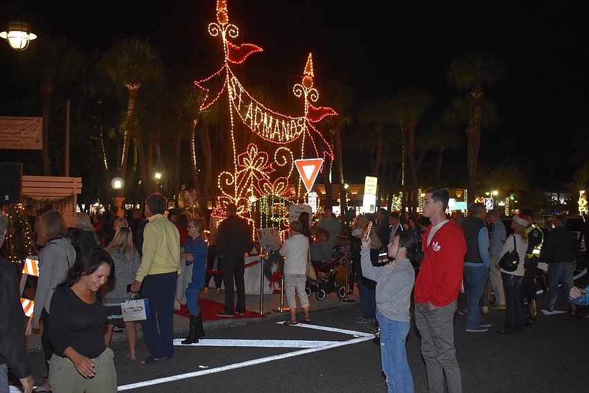 St. Armands-specific lights twinkled to the right of the tree.