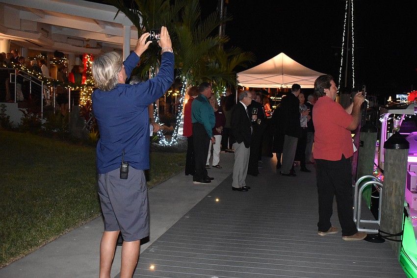 Members stopped for photos before heading inside for dinner.