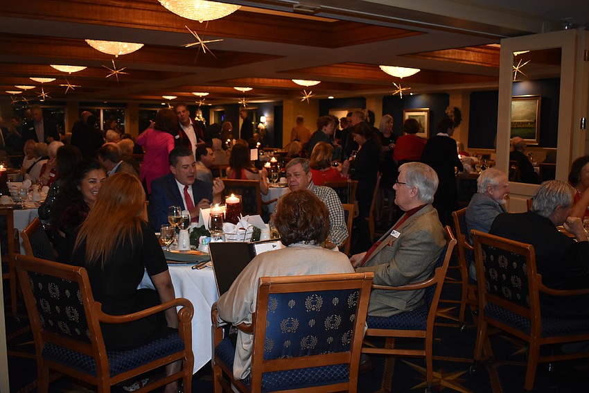 Members dine together to end the evening.