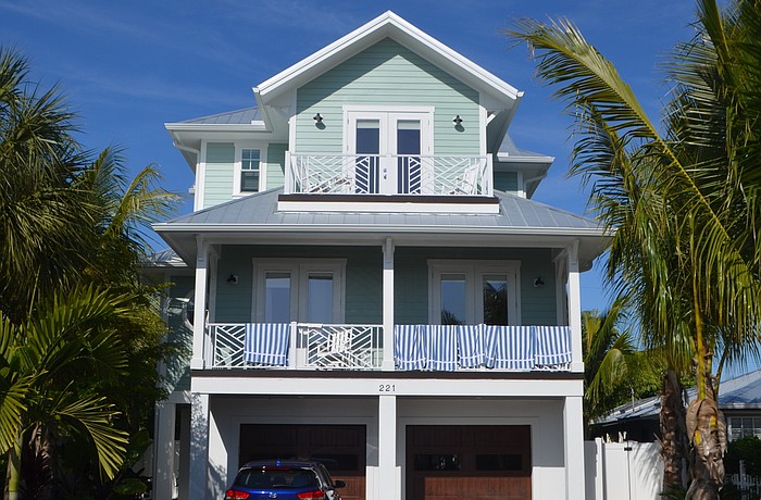 A listing for this Lido Key property advertises that the home has seven bedrooms and "sleeps 25."