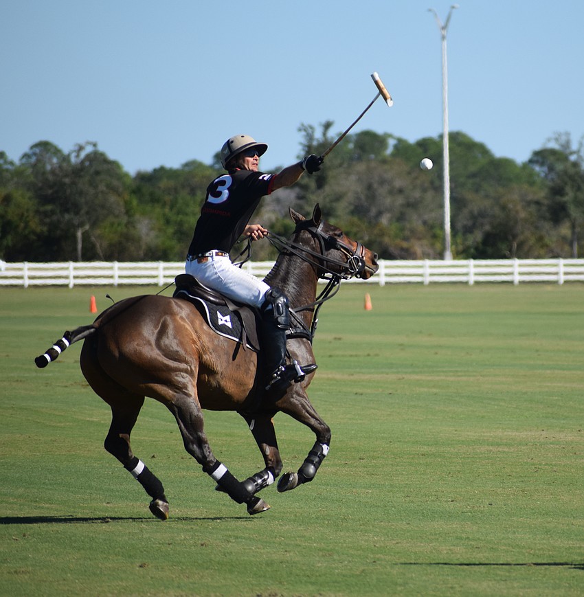 Estampida/Hillcroft's Mason Wroe tries to bat the ball down.