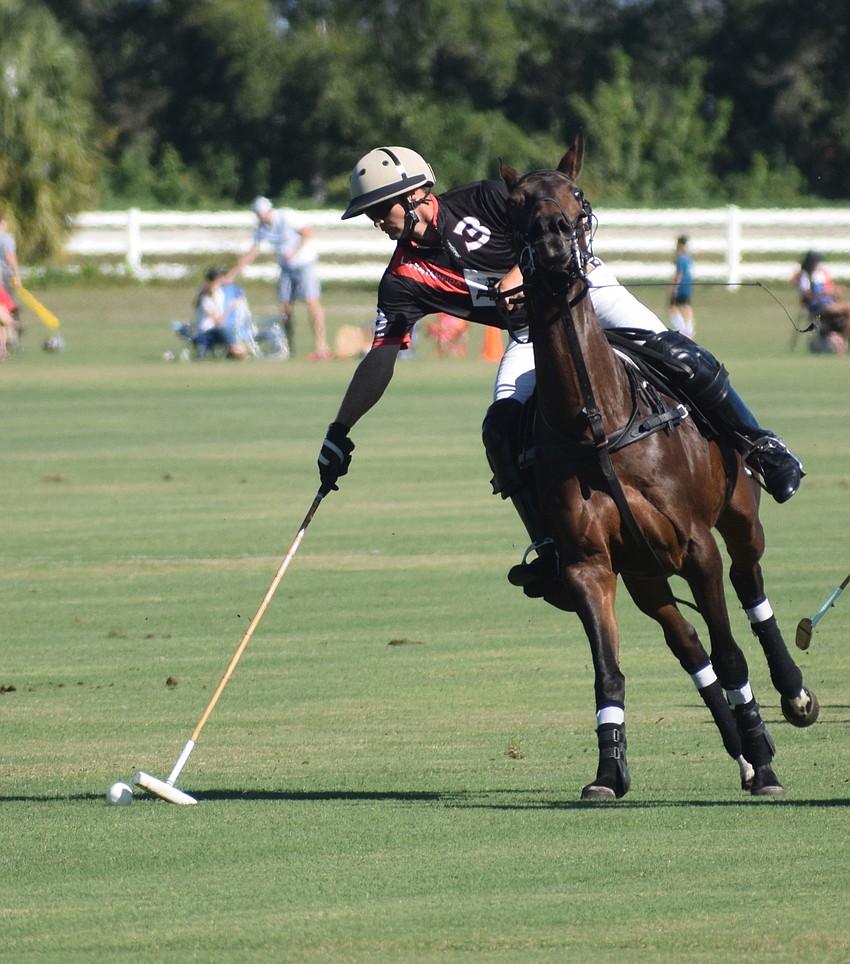 Mason Wroe of La Estampida/Hillcroft reaches as far as he can for a shot.