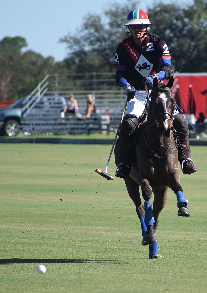 La Estampida/Hillcroft's Stuart Campbell breaks free from the pack.