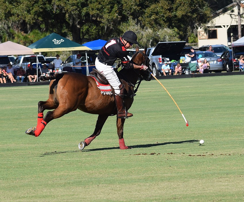 La Estampida/Hillcroft's Scott Doyle advances the ball during the opener.