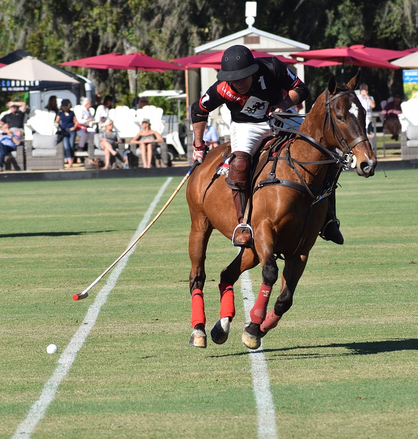 Estampida/Hillcroft's Scott Doyle gets to the ball before the pack.
