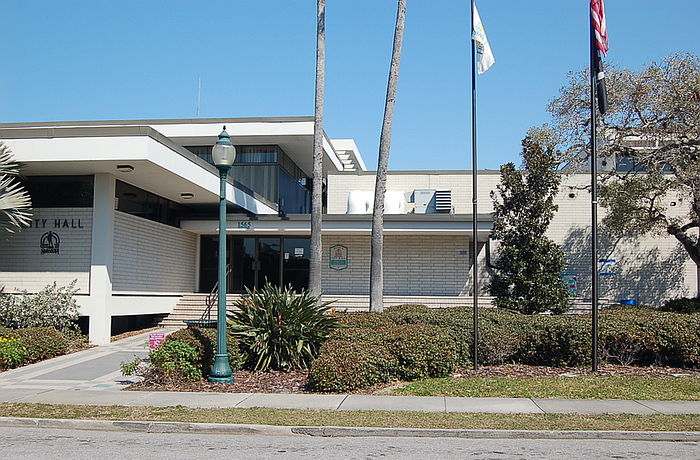 City Hall and county administration buildings will be closed Christmas Eve, Christmas Day and New Yearâ€™s Day.