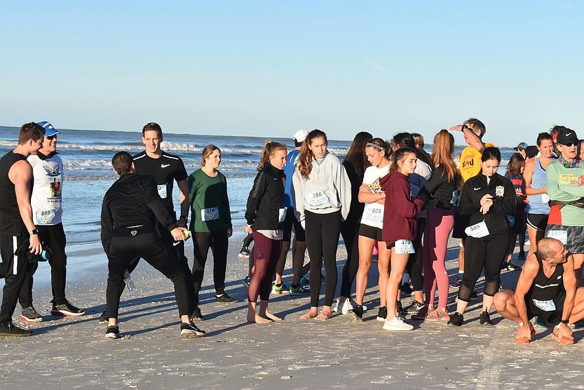 Runners get last-second warmups in.