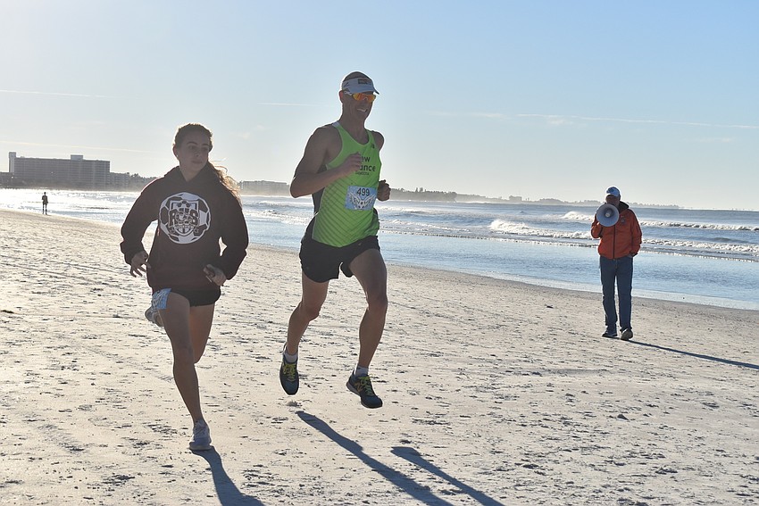 Shawn Johnson finishes strong with a pacer by his side.