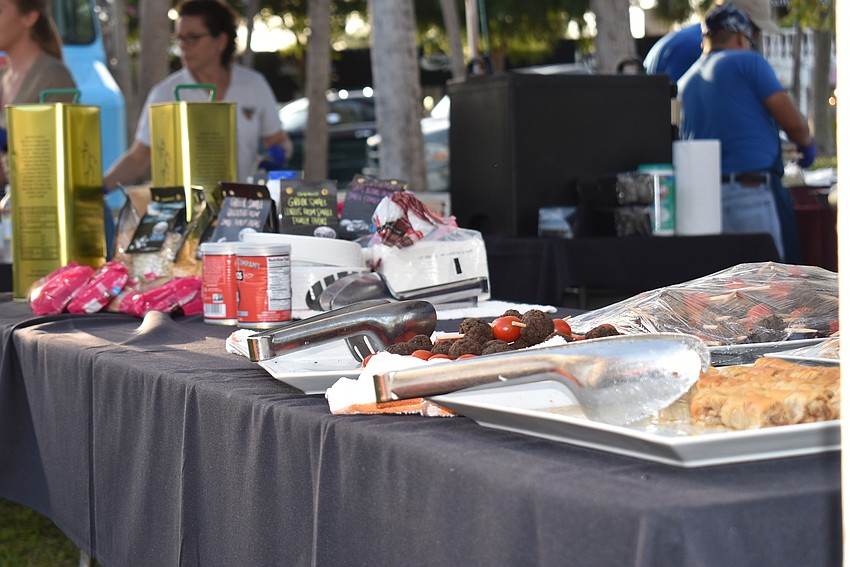 Blu Kouzina offered two types of tidbits.