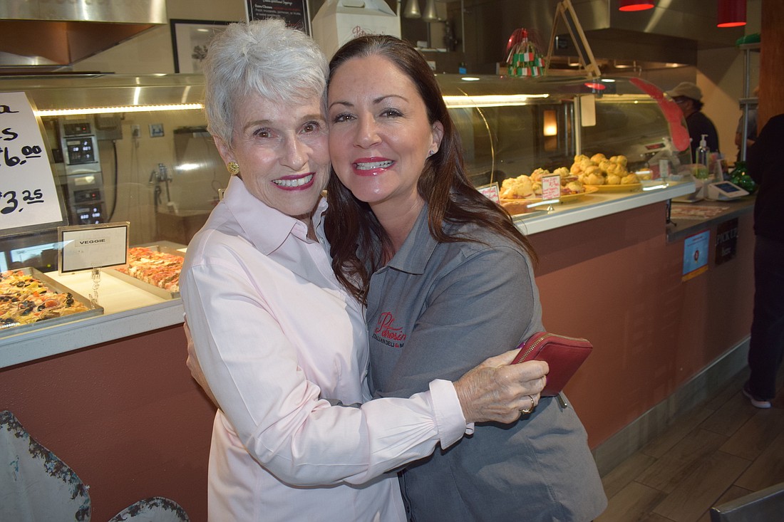 Tara&#39;s Marsha Wright gives Petrosino&#39;s owner Brenda Edens a big hug for finding her wallet and $15,000 in rings.