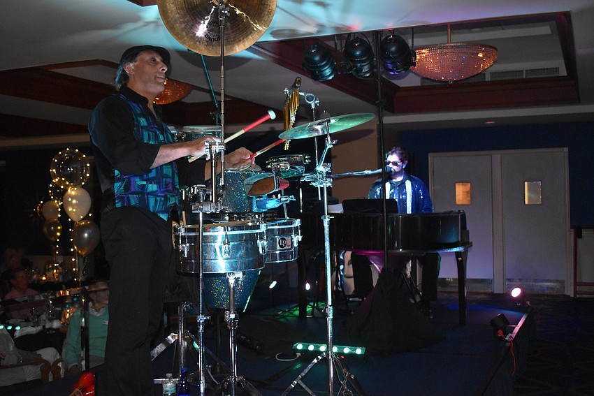 Juan Etchegorry and Tim McCaig serenade the crowd.