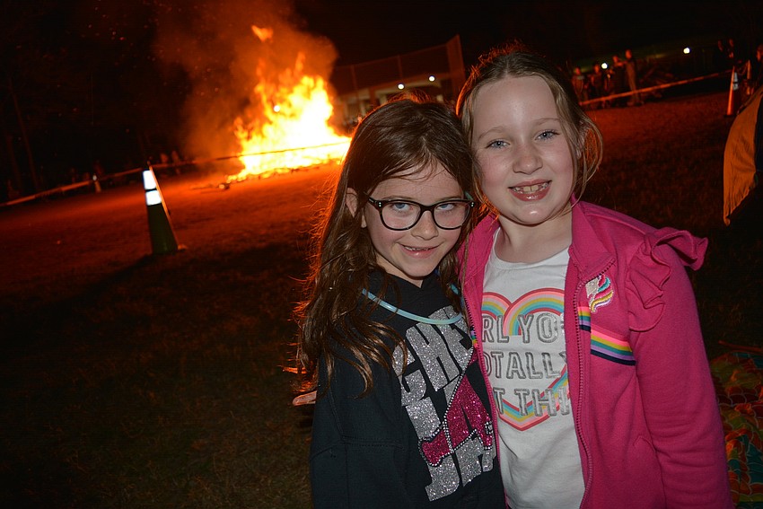 Second graders Reese Donnelly and Marla Brunner like how big the fire is.