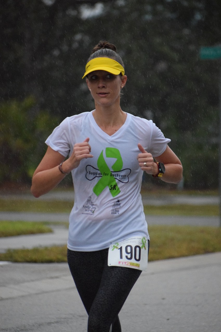 Palmetto's Amy Cosens makes her way to the finish line. 