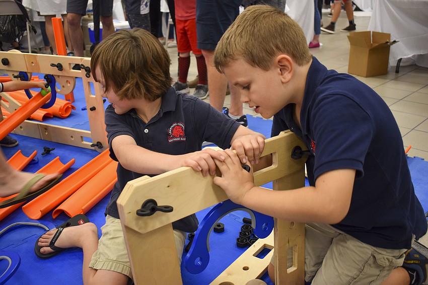 Cru Raines, 8, and Beckham Cunk, 7, put together their Rigamajig.