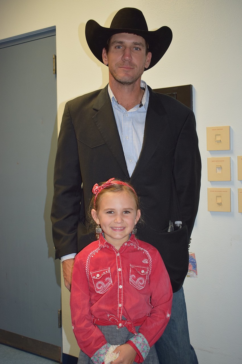 BJ Carter and his daughter Masyn, a kindergartner, love eating popcorn at the dance.