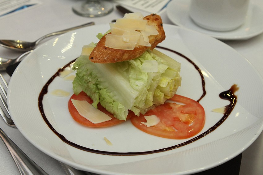Guests wrapped the cocktail hour and filled the ballroom for dinner.