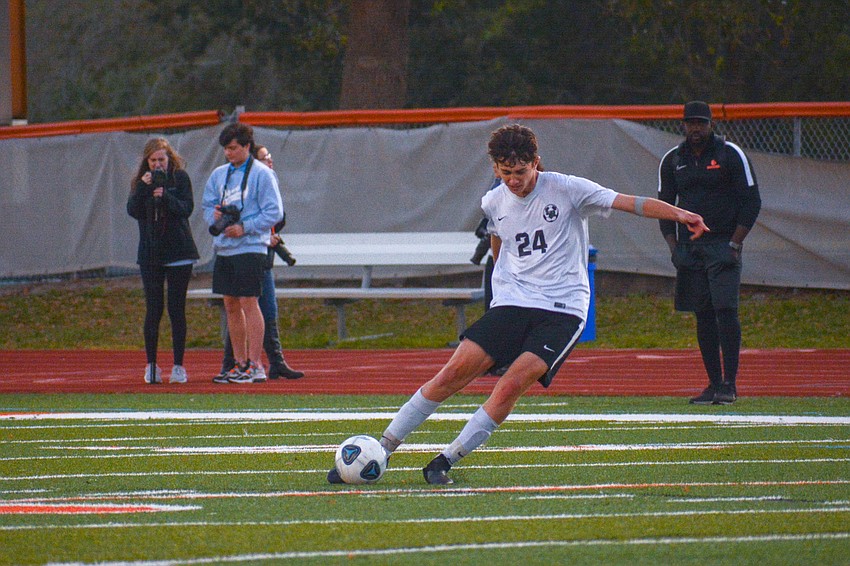 Drew Clark rips a long pass downfield.