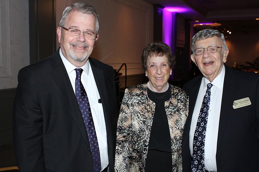 Rabbi Stephen Sniderman with Alice and president Murray Blueglass