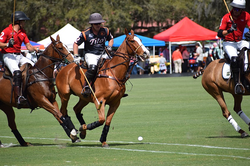 Tito's James Uihlein tries to break out of the pack.