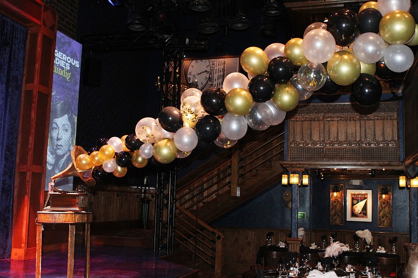 The dinner area had a balloon stream.