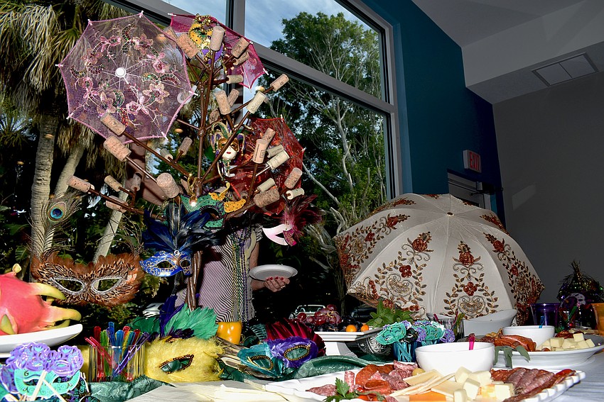 Elegant masks and jewelry in the purple, green and gold theme were everywhere.