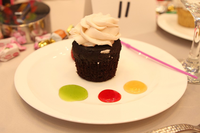 The lunch had tasty cupcake desserts