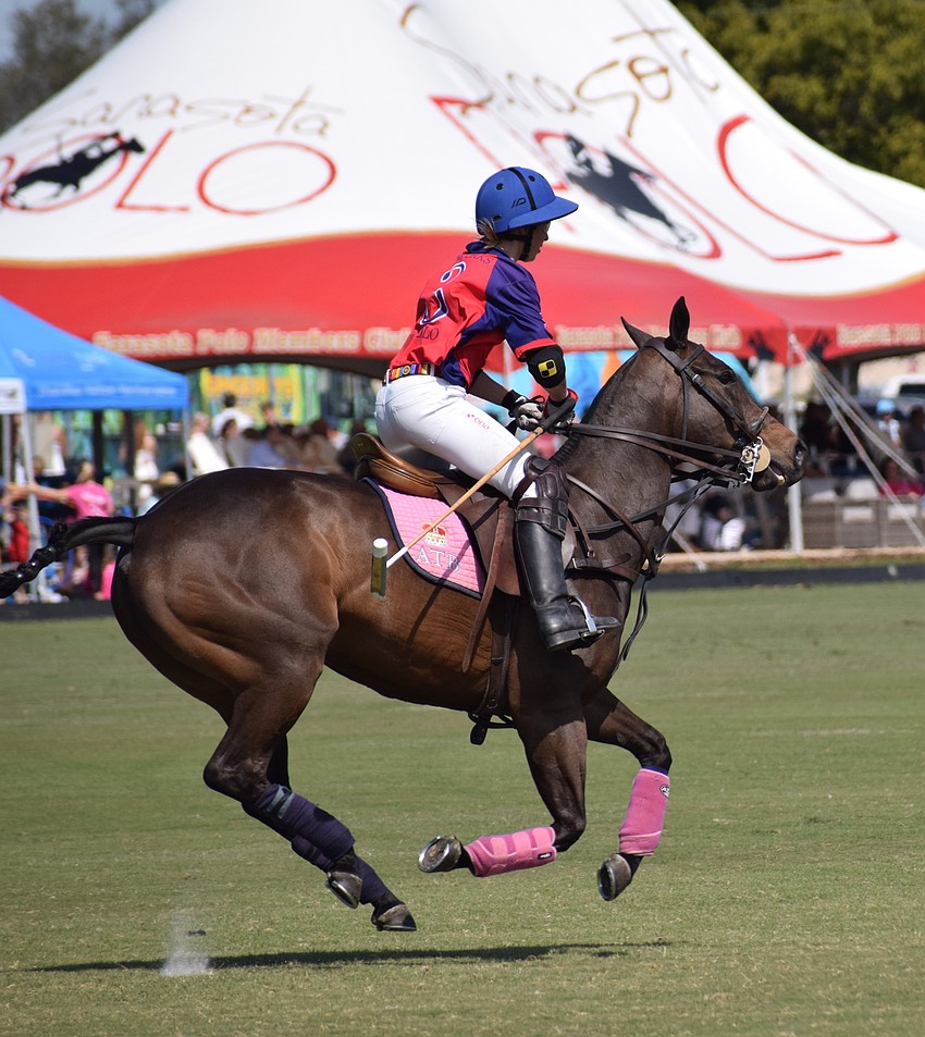Ten Oaks' Izzy Parsons gallops into a play.