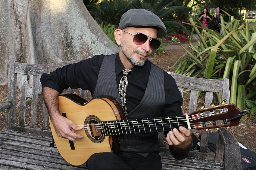 Light guitar music kept the evening lively.