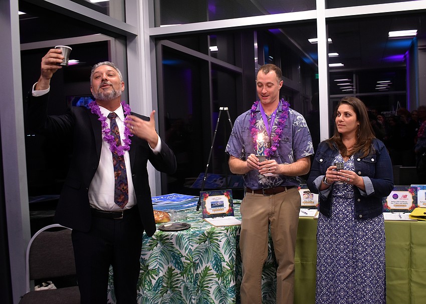Temple Emanu-El Rabbi Michael Shefrin leads the crowd in Havdalah with the help of Head of School Dan Ceaser and Leslie Ruben.