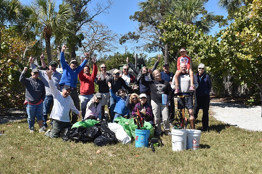 Sarasota Bay Watch volunteers