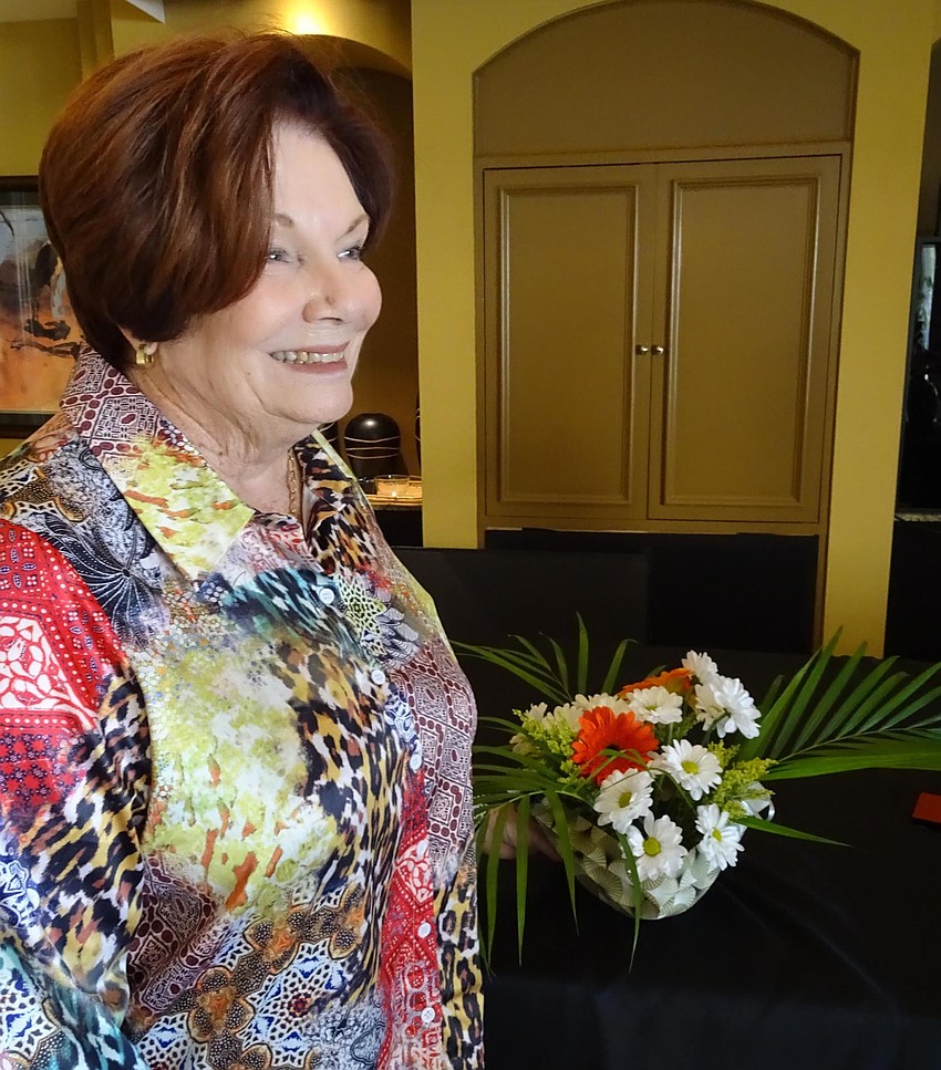 Gerri Peterman won the final arrangement. Photo courtesy of Barbara Jendrysik