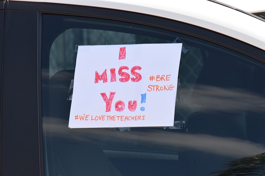 A sign is taped to a Braden River Elementary School family's car for teachers to see.