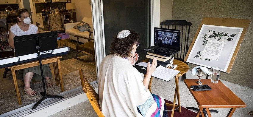 Jennifer Singer officiating her daughter's wedding  via Zoom